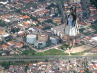 gentle giantess collage city brunette encolhido