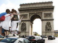 collage black_hair clothed traffic buildings brunette asian kneeling arch giantesses paris arc_de_triomphe