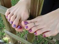 micro barefoot climbing outdoors pedicure toe_ring fence painted_toes