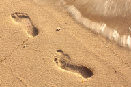 crush beach foot_crush shrunken_woman foot_print sand