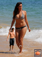 collage small_man size_difference swimsuit beach amazon waves squeezemeflat