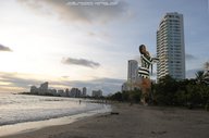 giantess collage beach ocean high_heels buildings brunette legs sand people skyscrapers looking_at_viewer joselitooo23 cartagena_de_indias_colombia diana ruglets