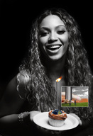 giantess micro monochrome handheld shrunken_people dark_skin looking_at_viewer panels cupcake imminent_vore giantesscity beyonce_knowles