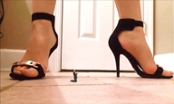 crush feet toes high_heels domination shrunken_men foot_crush worship animation shrunken_man cruel floor