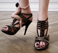 feet toes high_heels shrunken_men shrunken_man pedicure floor digital_render flagg3d ew_get_off_of_me