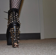 collage nude black_hair long_hair butt barefoot high_heels foot_worship kissing shrunken_woman carpet studs