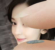 collage micro brunette smiling short_hair fingers shrunken_city between_fingers fingernails pinched drt3t