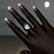 dark_skin long_nails rings continents digital_render shrunken_planet loca-lyn