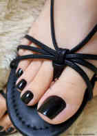 giantess feet toes sandals shrunken_man black_nailpolish