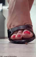 feet high_heels foot_crush trample red_nails floor giantess