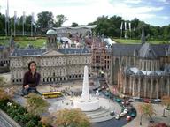 gentle giantess city town photograph madurodam