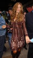 long_hair shrunken_men grabbing public wavy_hair kate_beckinsale